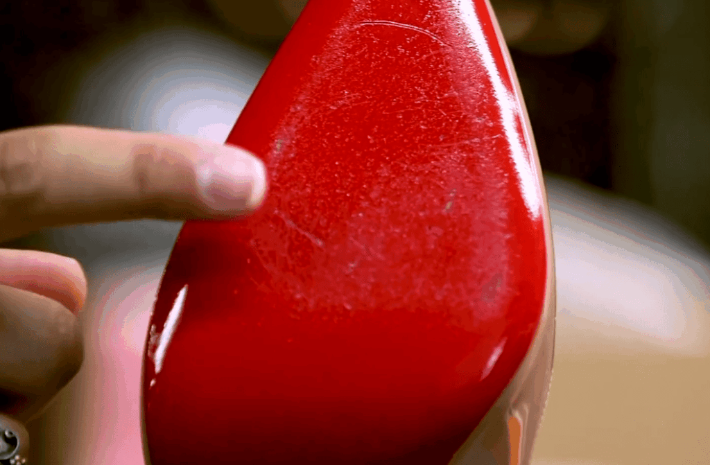 Historia de Christian Louboutin y el origen de la suela roja